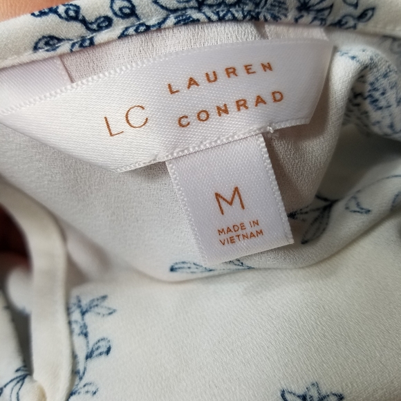 LC Lauren Conrad Ivory and Navy Floral Tee - Picture 5 of 6